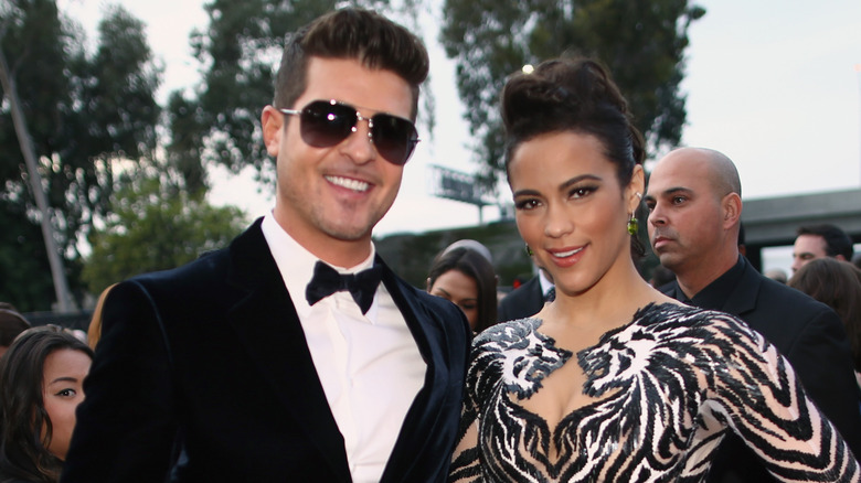  Robin Thicke et Paula Patton à l'extérieur