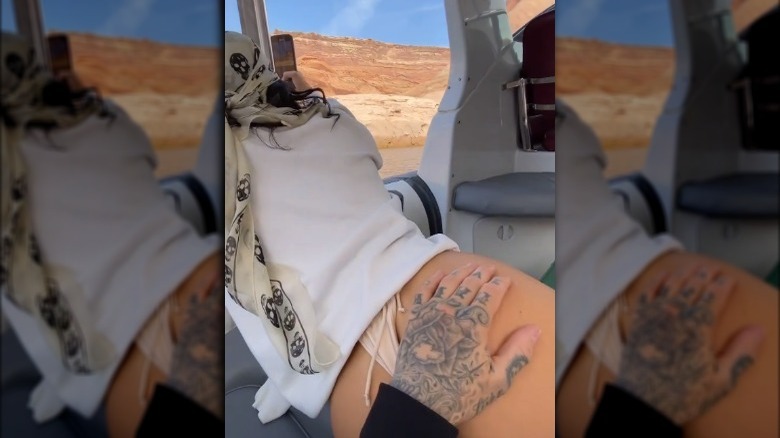 La main de Travis Barker sur les fesses de Kourtney Kardashian