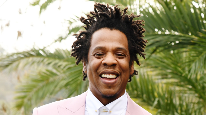 Jay-Z souriant à un événement