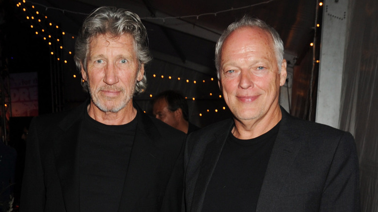 David Gilmour, Roger Waters portant du noir