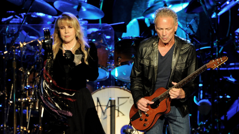 Stevie Nicks et Lindsey Buckingham sur scène