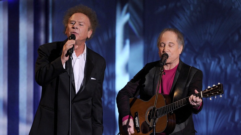 Art Garfunkel, Paul Simon chantant