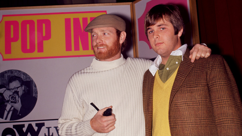 Mike Love, Brian Wilson posant