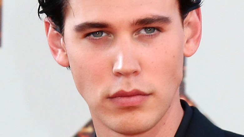 La transformation d’Austin Butler alors qu’Elvis Presley divise Internet