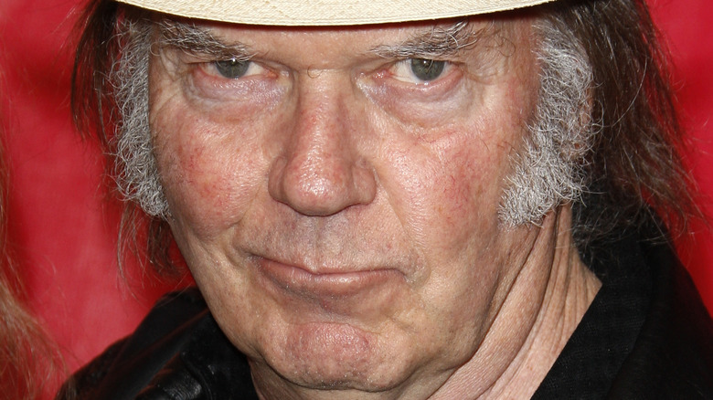 Comment Neil Young a failli perdre la vie quand il était enfant