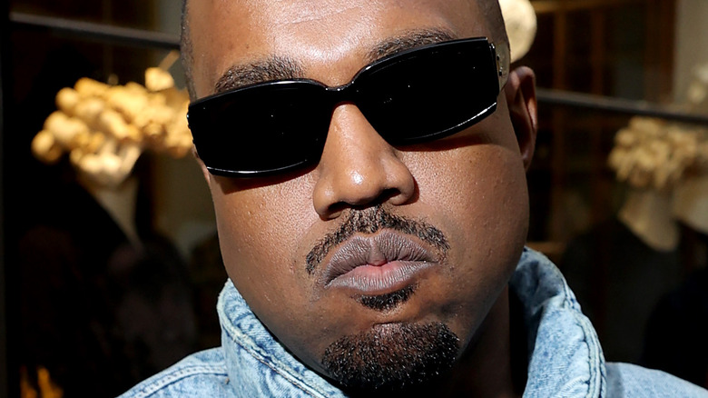 Les nouvelles paroles de Kanye West brossent un tableau sombre de sa vie aujourd’hui