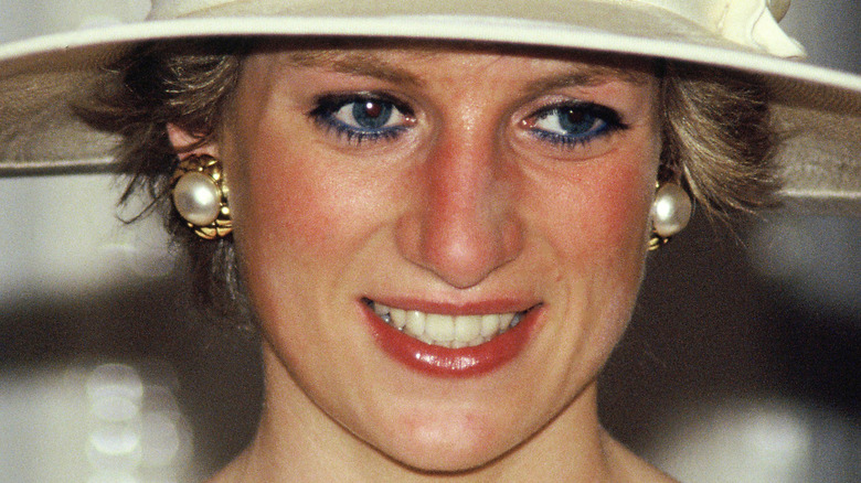 Princesse Diana souriante