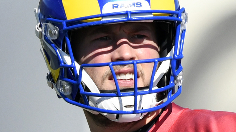 Matthew Stafford portant un casque