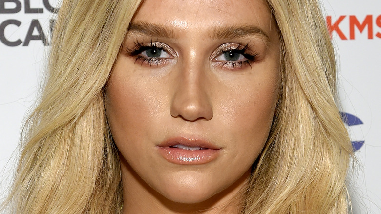 La transformation de Kesha de l’enfance à 34 ans