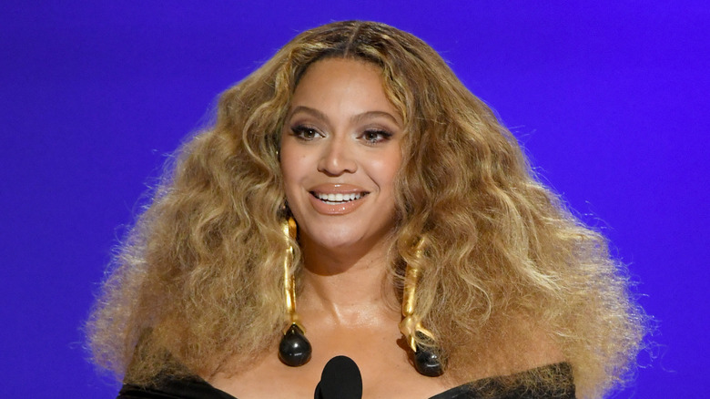 Beyoncé accepte le Grammy