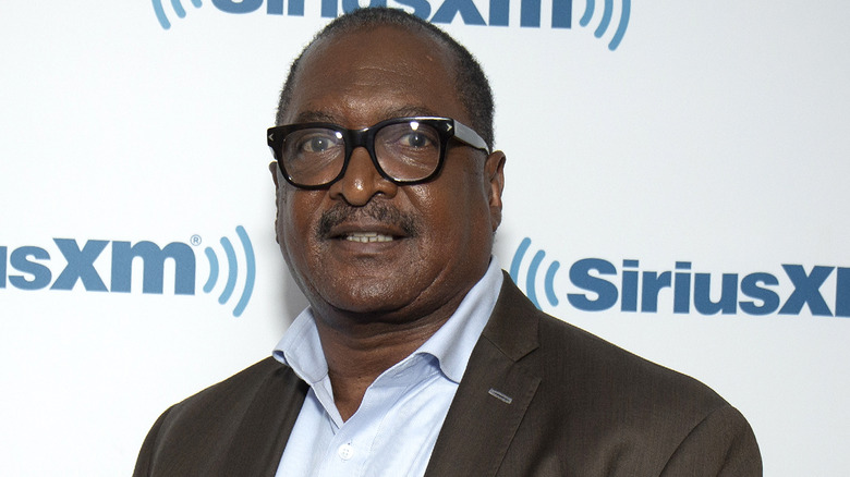 Mathew Knowles porte des lunettes