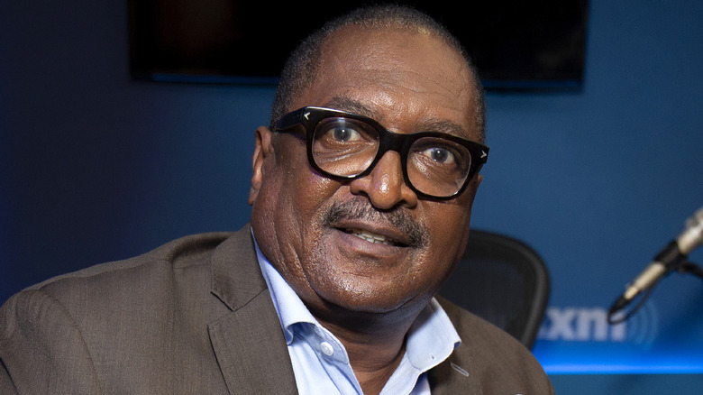 Mathew Knowles porte des lunettes