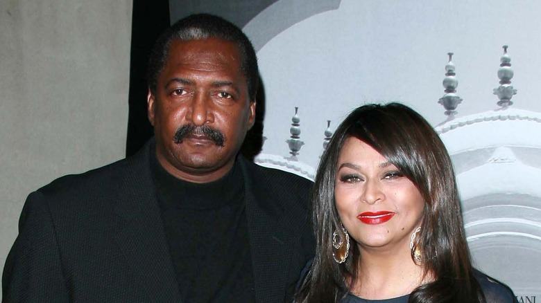 Mathew Knowles et Tina Knowles posant