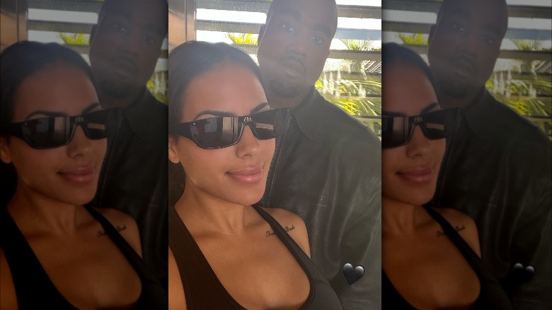 Chaney Jones et Kanye West prenant un selfie