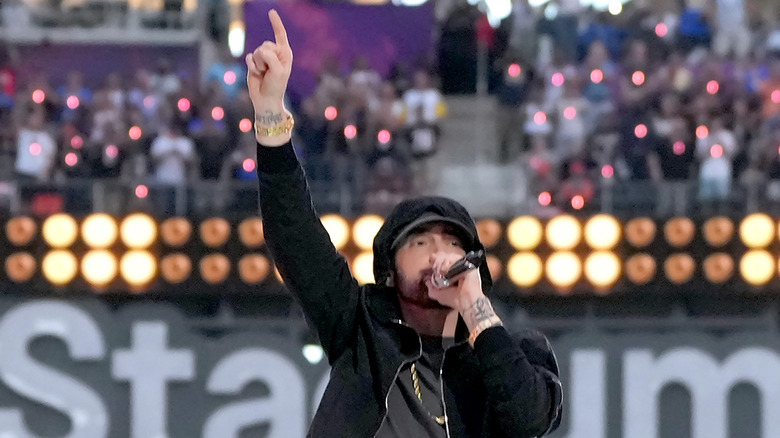 Eminem lors du spectacle de la mi-temps du Super Bowl