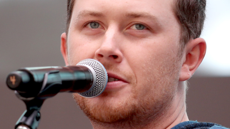 Scotty McCreery chantant