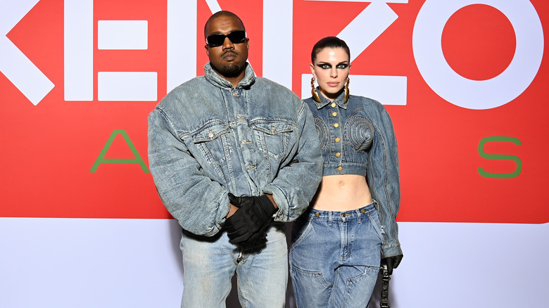 Kanye West et Julia Fox posent