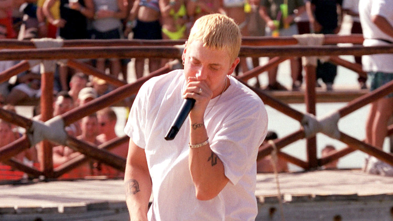 Eminem sur scène en 2000