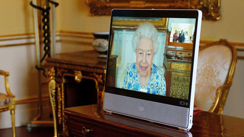 La reine Elizabeth lors d'une réunion virtuelle