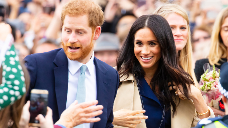 Le prince Harry et Meghan Markle sourient