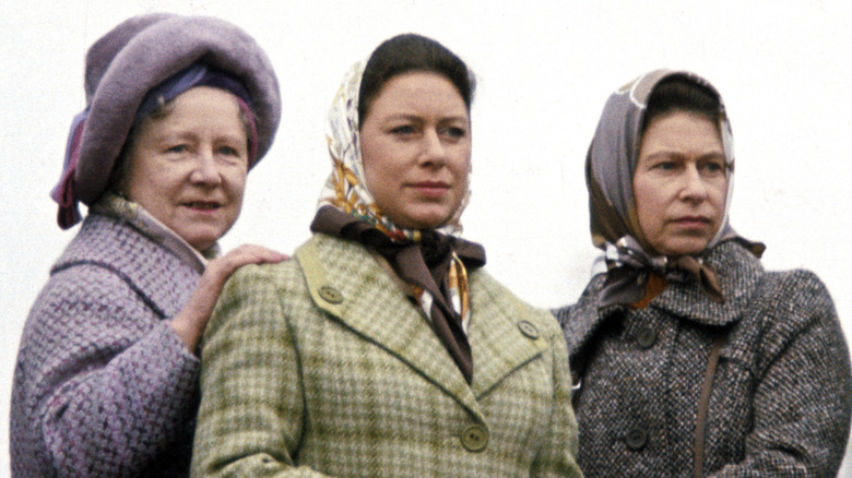 La reine mère, la princesse Margaret et la reine Elizabeth lors d'un événement