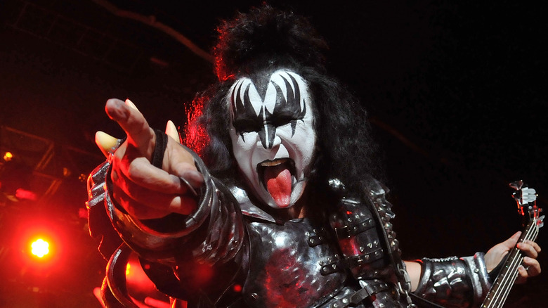 Gene Simmons en costume