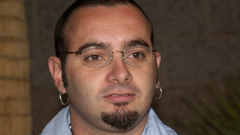 Chris Kirkpatrick porte des lunettes