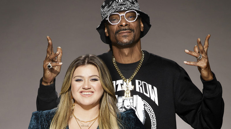 Le gang de Snoop Dogg signe le sourire de Kelly Clarkson