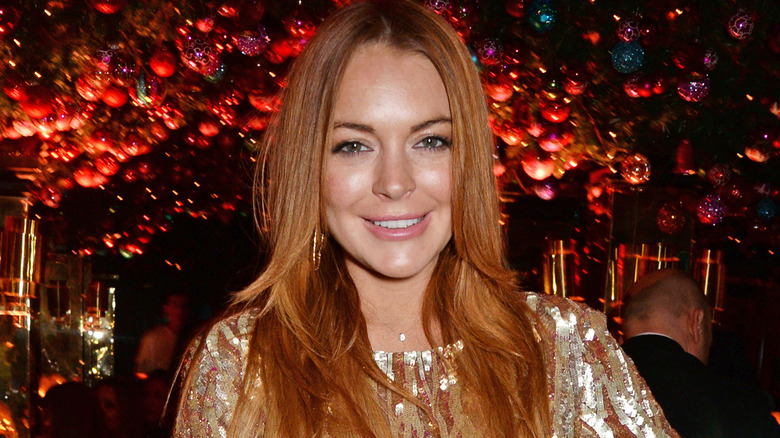 Lindsay Lohan posant lors d'un événement