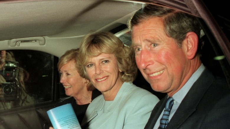 Camilla Parker Bowles et le prince Charles en voiture