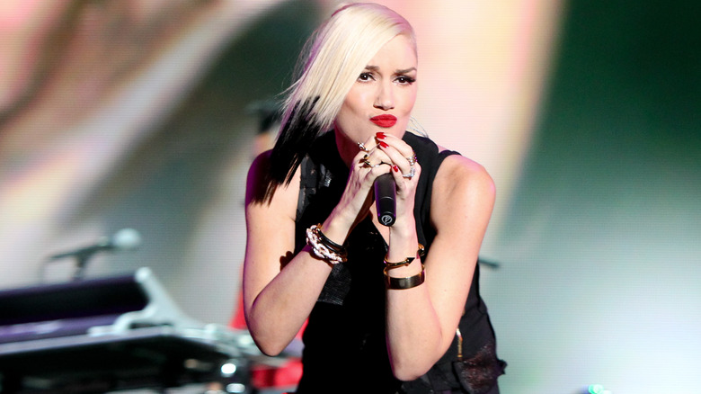 Gwen Stefani chante