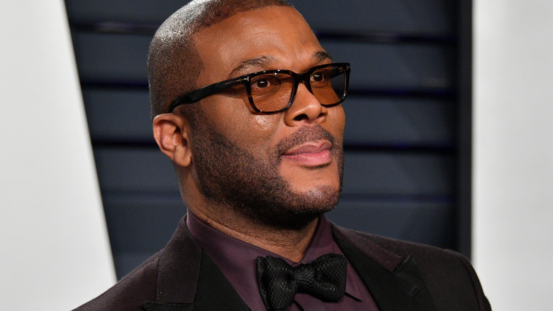 Tyler Perry posant