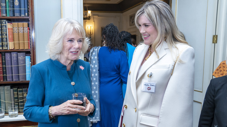 Camilla Parker Bowles rencontre Emerald Fennell