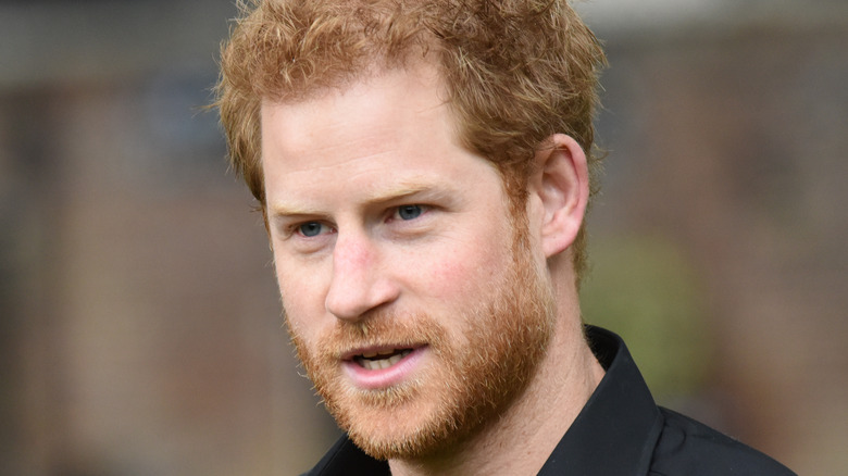 Un gros plan du visage du prince Harry