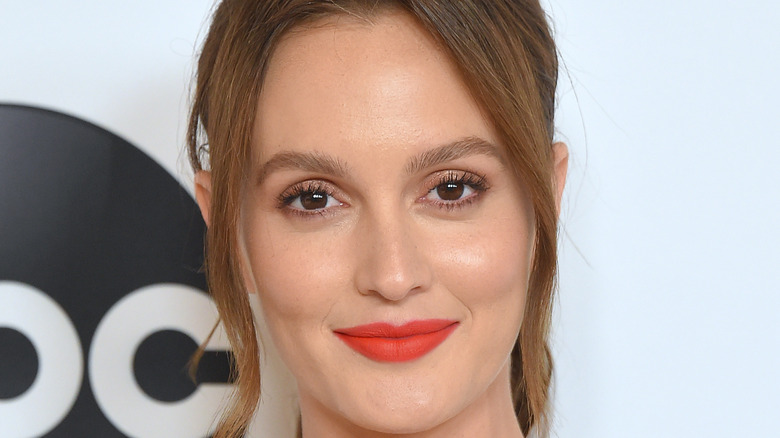 Leighton Meester souriant