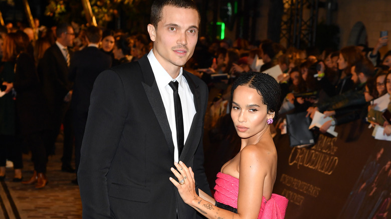 Zoe Kravitz et Karl Glusman lors d'un événement 