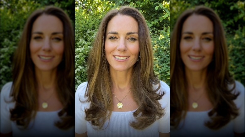 Kate Middleton avec des mèches de cheveux