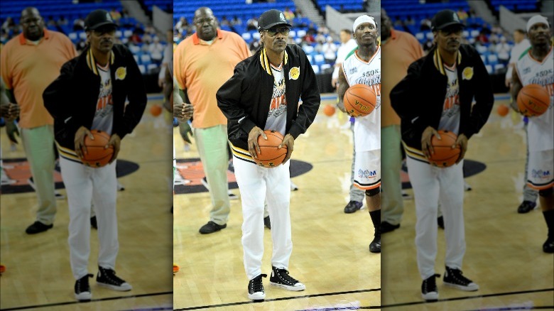 Snoop Dogg joue au basket