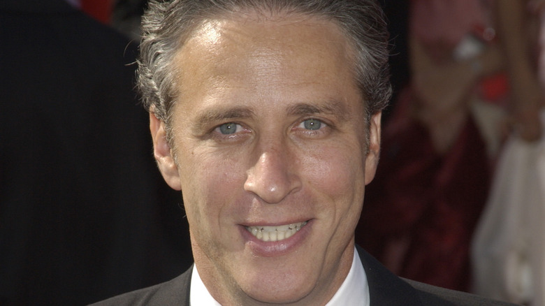 Jon Stewart souriant