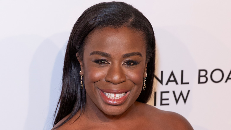 Uzo Aduba souriant