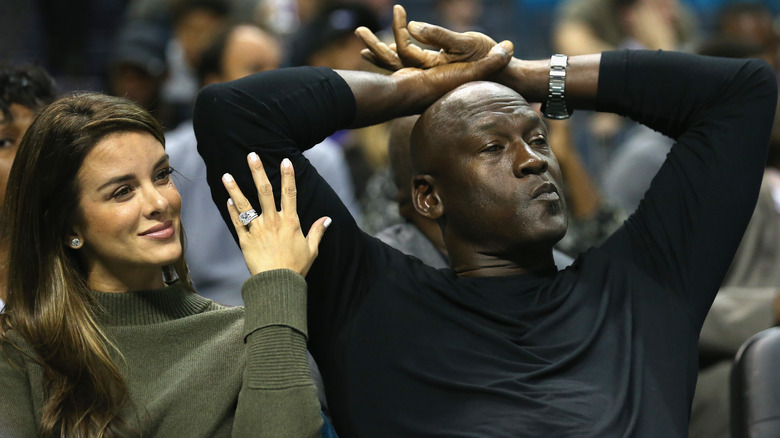 Yvette Prieto et Michael Jordan lors d'un match