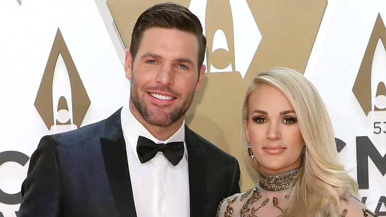 Mike Fisher et Carrie Underwood souriants