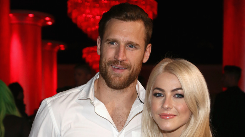 Brooks Laich et Julianne Hough posant