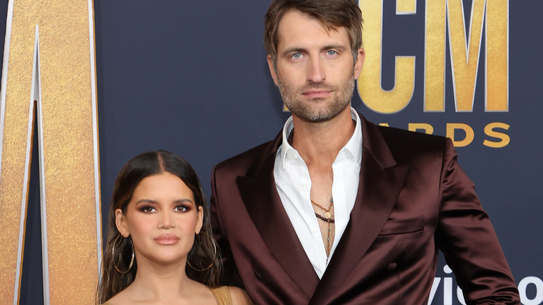 Maren Morris et son mari Ryan Hurd posant en 2022