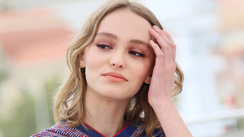 Lily-Rose Depp assiste à un photocall