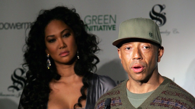 Kimora Lee Simmons regarde Russell Simmons