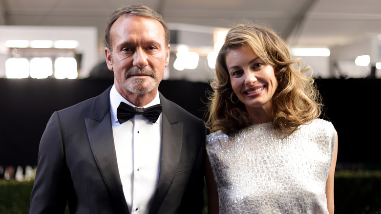 Tim McGraw et Faith Hill souriant