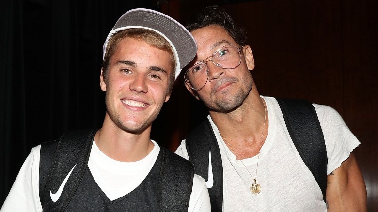 Justin Bieber et Carl Lentz, souriants