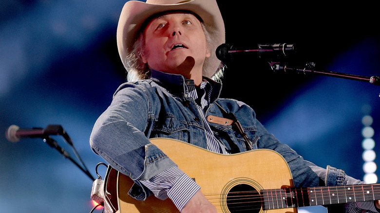 Dwight Yoakam sur scène