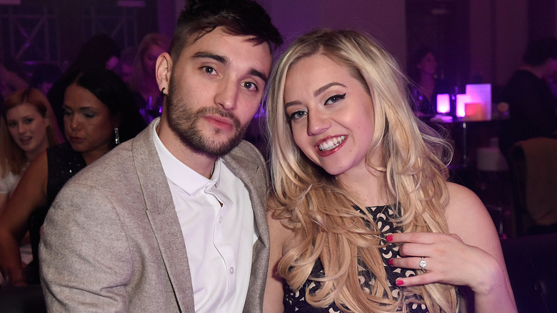 Tom Parker et Kelsey Parker posant